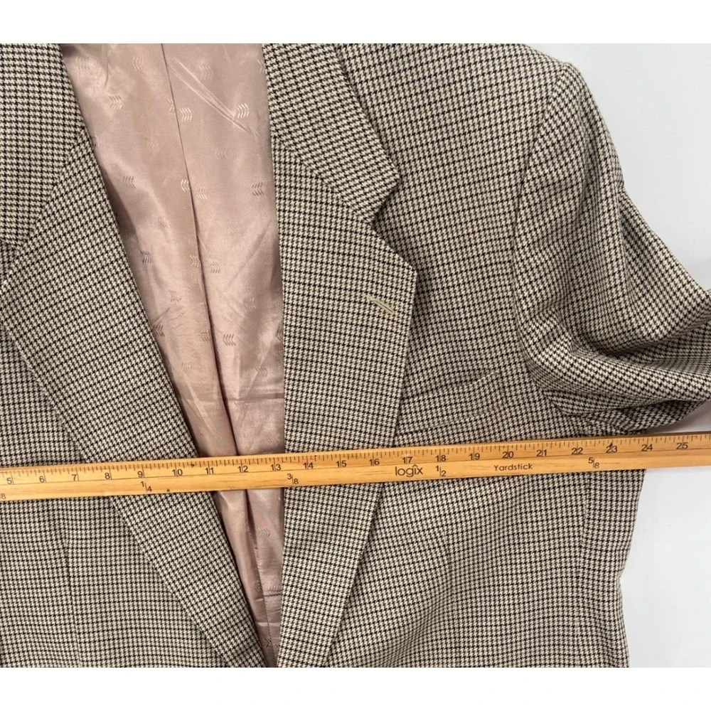Robert Graham discoloration spots